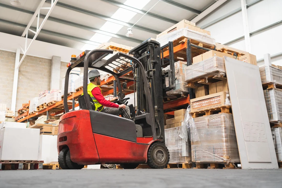 Forklift moving a pallet in the States yard